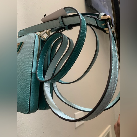 Guess Mini Crossbody - Picture 11 of 14